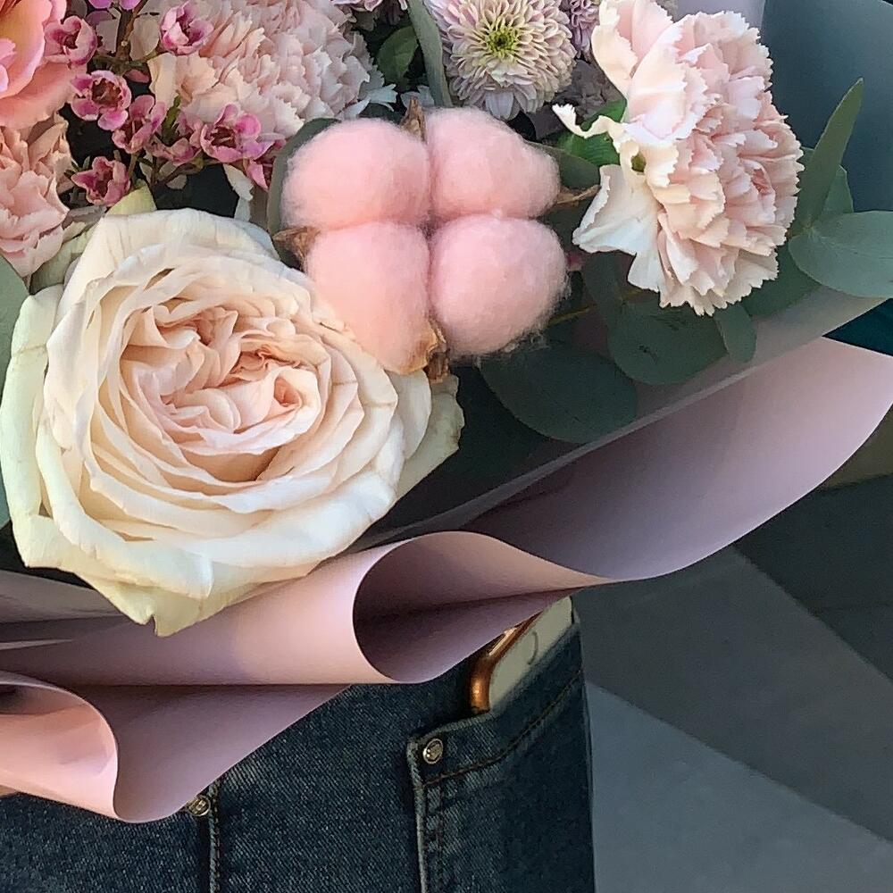 пионовидной розой и хамелациумом пионовидной розой и хамелациумом