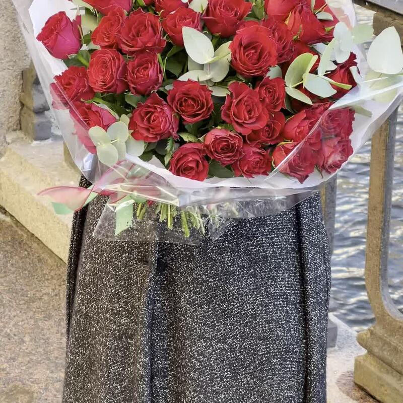 Букет из 51 алой розы 