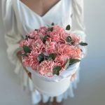 Шляпная коробка розовых гвоздик (N 126)