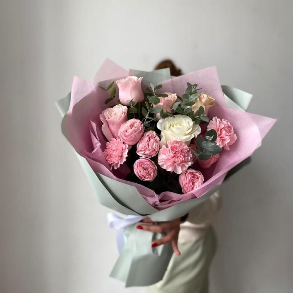 Нежный микс с пионовидными розами