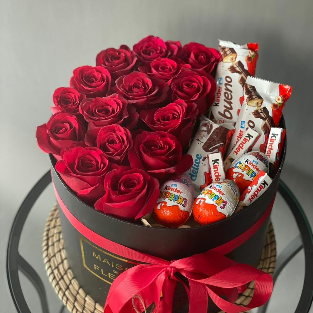 Розы 15 шт со сладостями