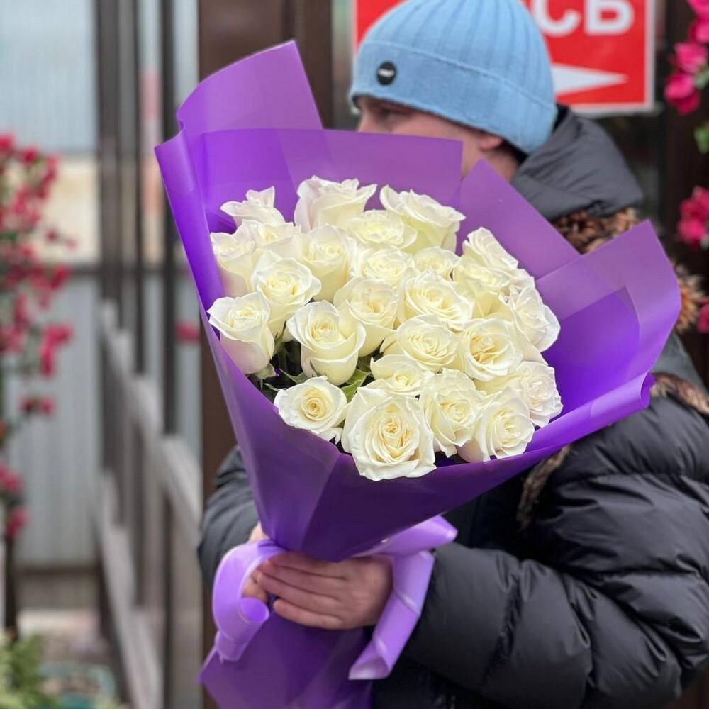 25 голландских белых роз