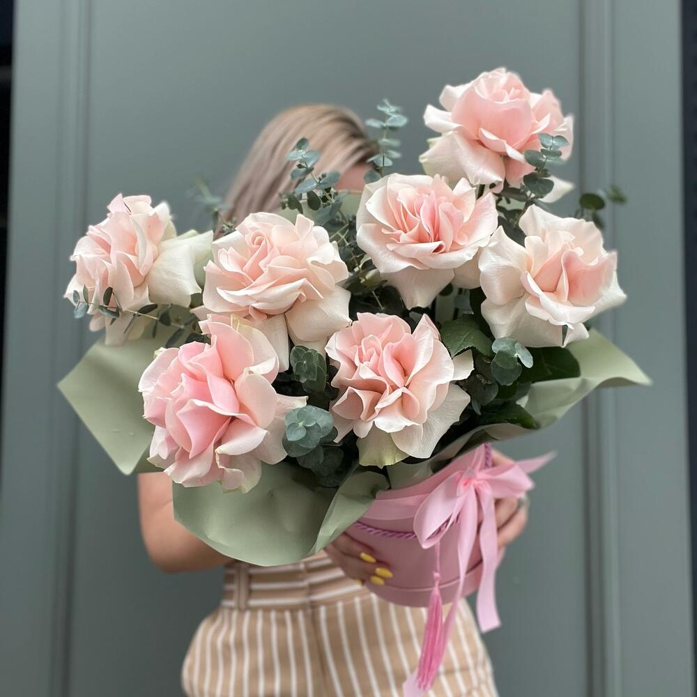 Ажурные розы в коробке